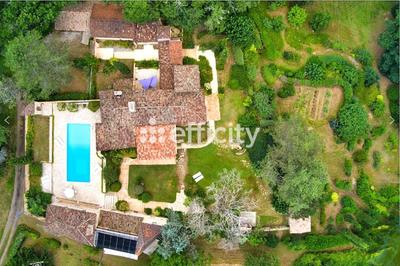 Demeure - 450 m² - 12 pièces