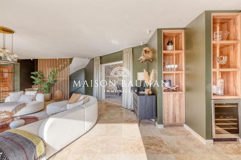 Villa - 300 m² - 8 pièces