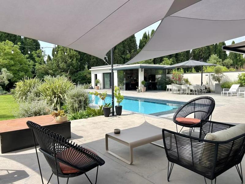 Propriété - 260 m² - 7 pièces