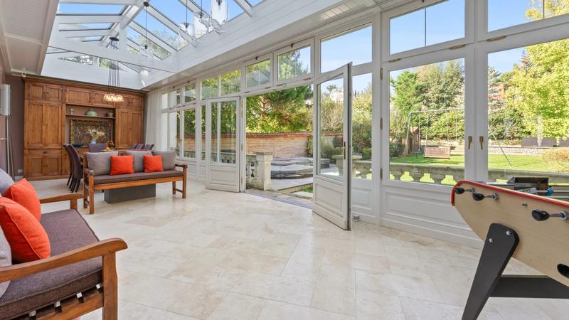 Villa - 300 m² - 10 pièces