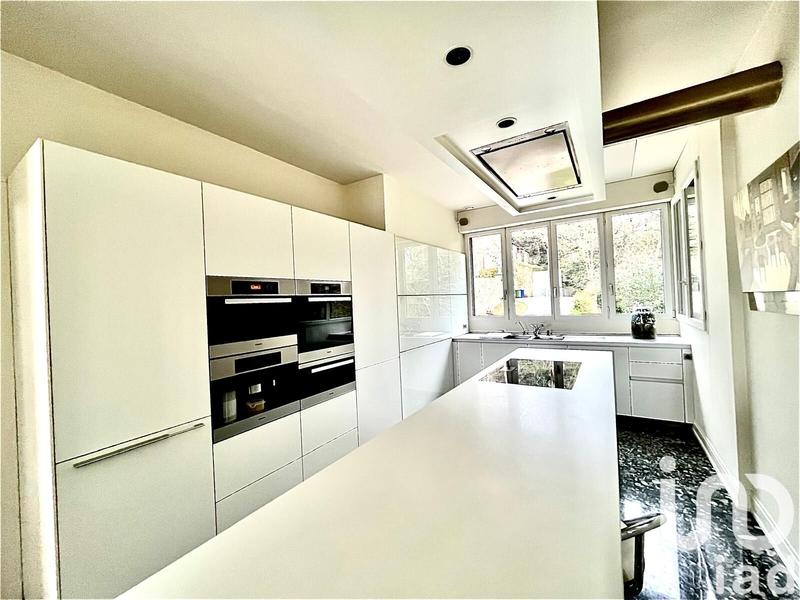 Maison - 360 m² - 13 pièces