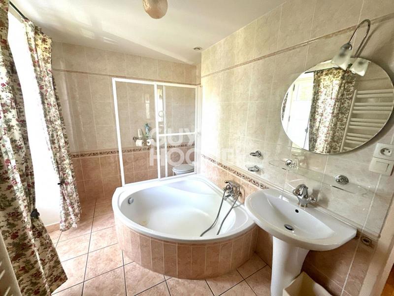 Demeure - 221 m² - 5 pièces