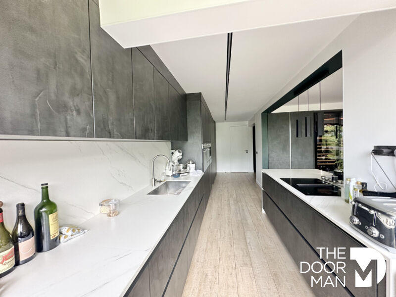 Appartement - 140 m² - 6 pièces