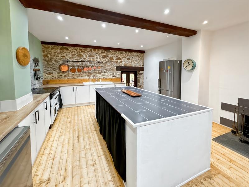 Propriété - 274 m² - 8 pièces