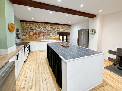 Propriété - 274 m² - 8 pièces