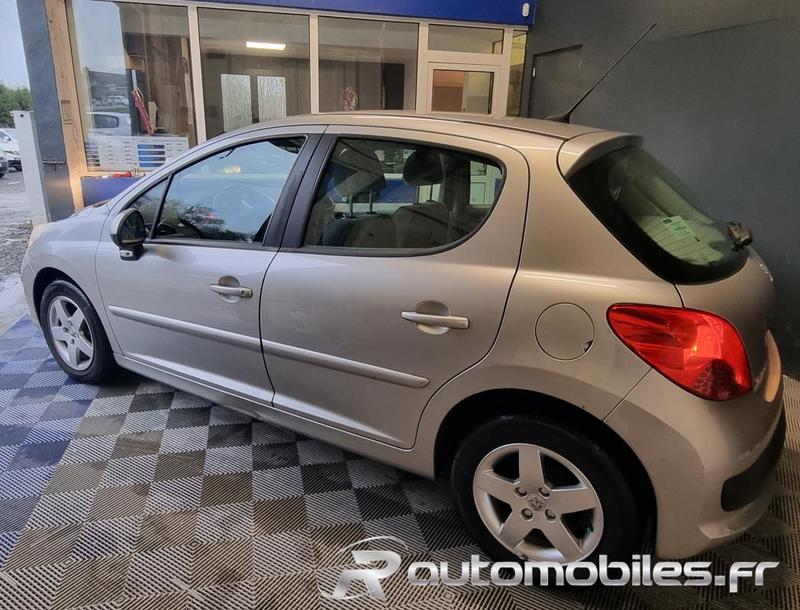 Peugeot 207 1.4 I 90 Executive Pack