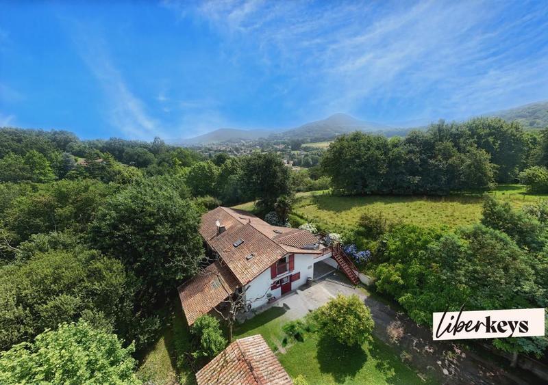 Villa - 220 m² - 10 pièces