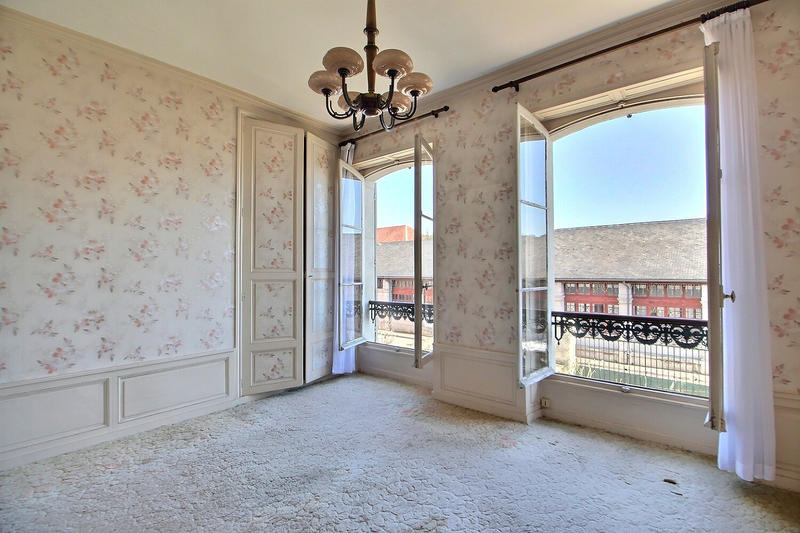 Demeure - 255 m² - 8 pièces