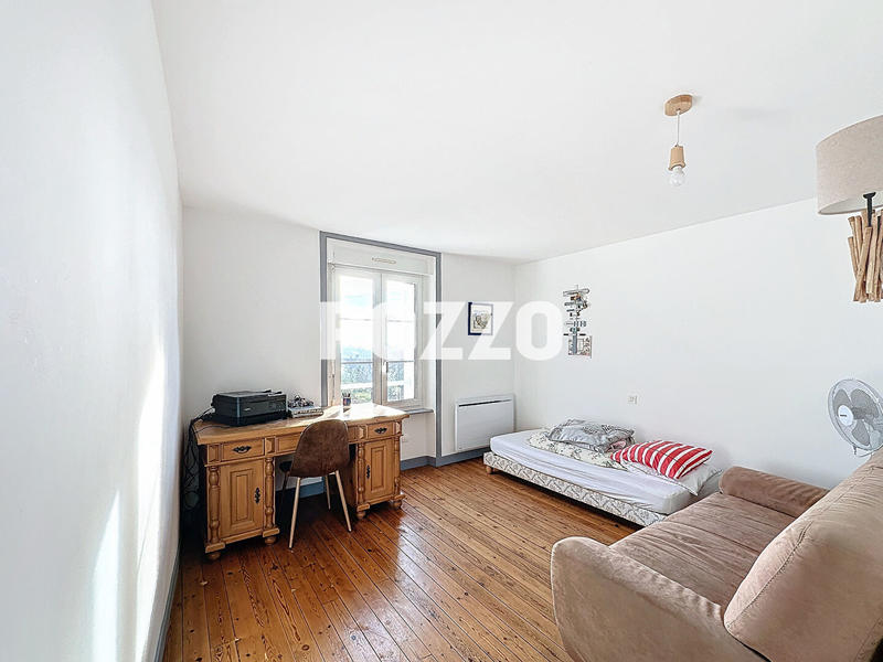 Maison - 225 m² - 10 pièces