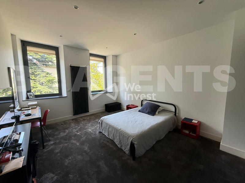 Maison - 390 m² - 5 pièces