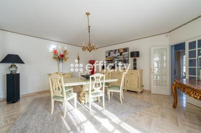 Maison - 193 m² - 7 pièces