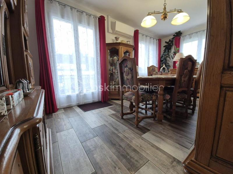 Maison traditionnelle - 111 m² - 6 pièces