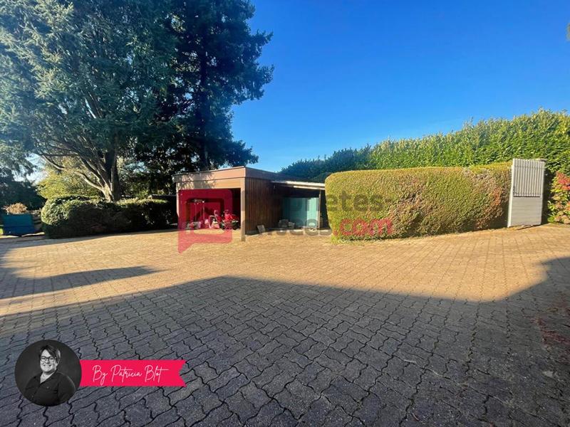 Maison - 305 m² - 10 pièces