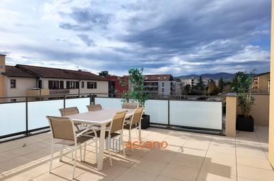 Appartement - 90 m² - 4 pièces