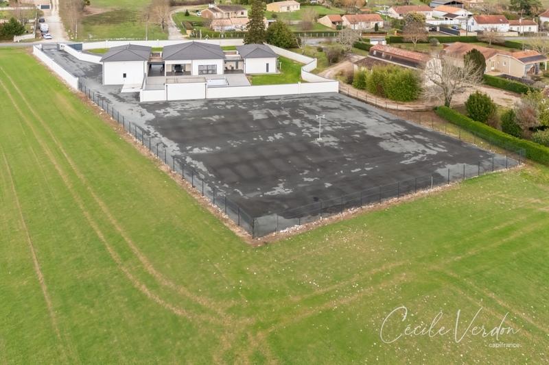 Maison - 281 m² - 9 pièces