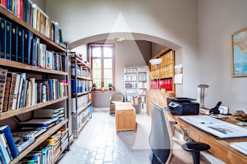 Maison - 581 m² - 21 pièces