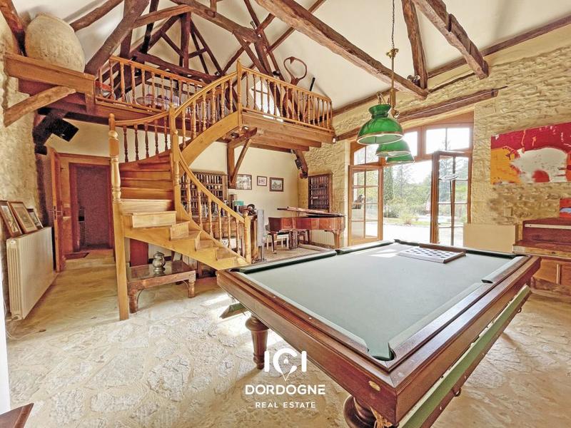 Propriété - 340 m² - 8 pièces