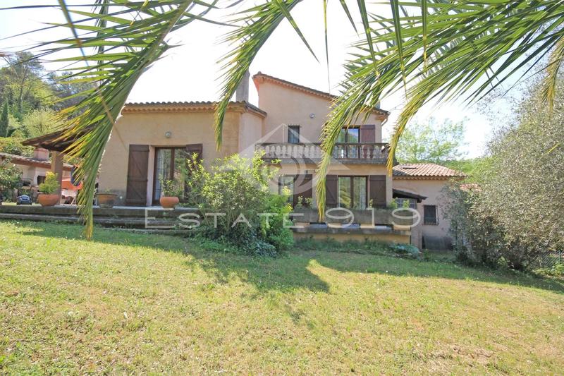 Villa - 215 m² - 9 pièces