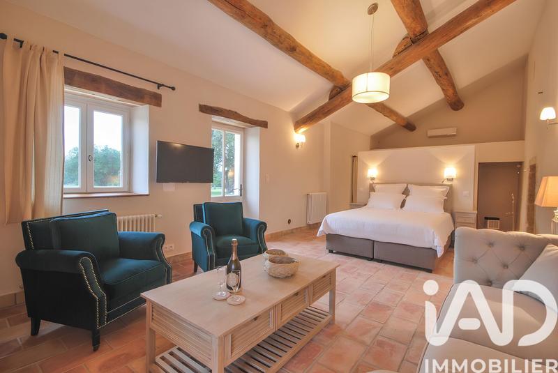 Maison - 910 m² - 20 pièces