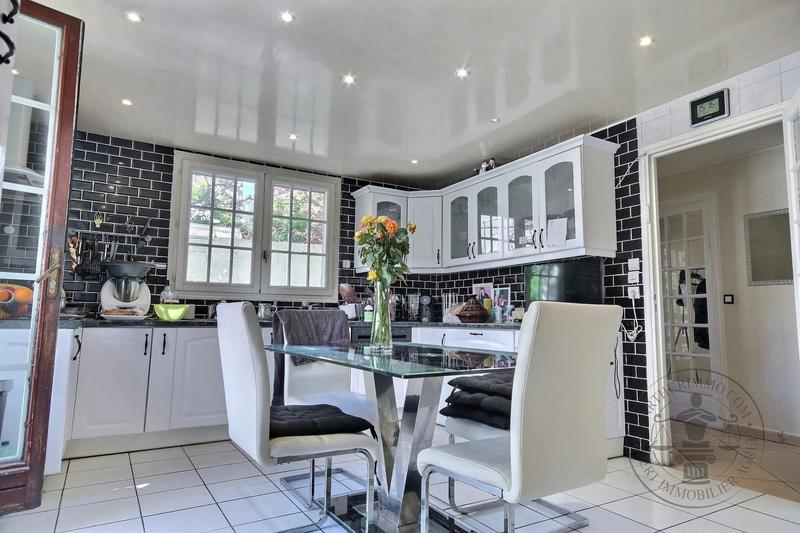 Maison - 210 m² - 7 pièces