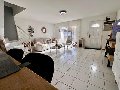 Maison - 90 m² - 5 pièces