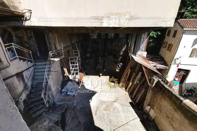 Local commercial - 921 m²