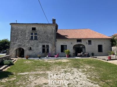 Maison en pierre - 286 m² - 8 pièces