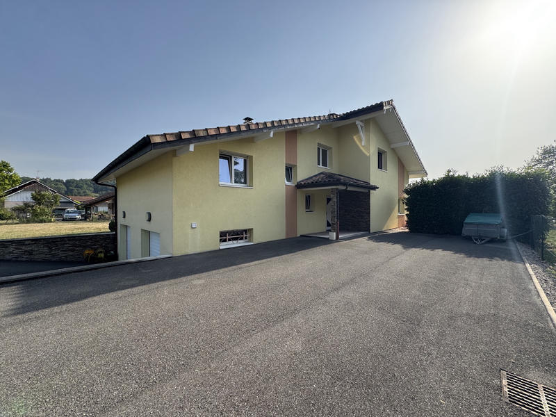 Maison - 202 m² - 9 pièces