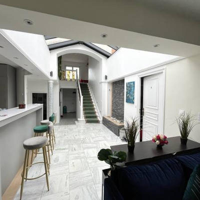 Maison - 216 m² - 8 pièces