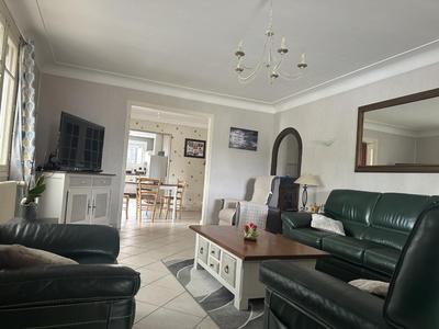 Maison - 218 m² - 10 pièces