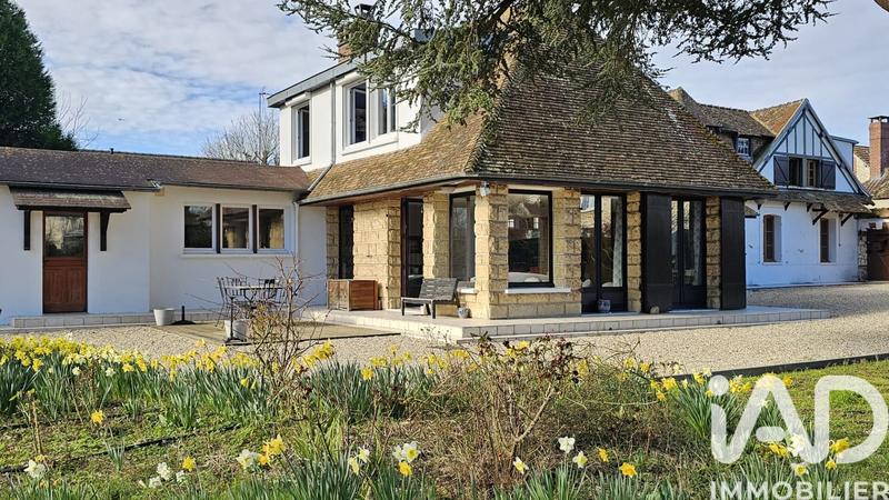 Maison - 255 m² - 10 pièces