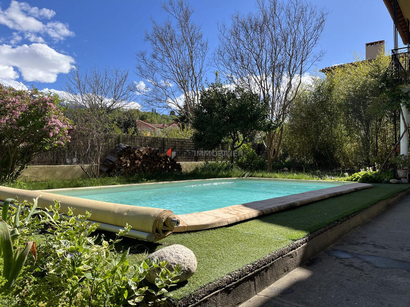 Maison - 186 m² - 7 pièces