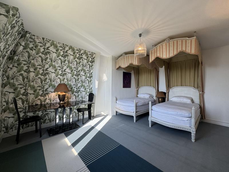 Maison - 700 m² - 15 pièces