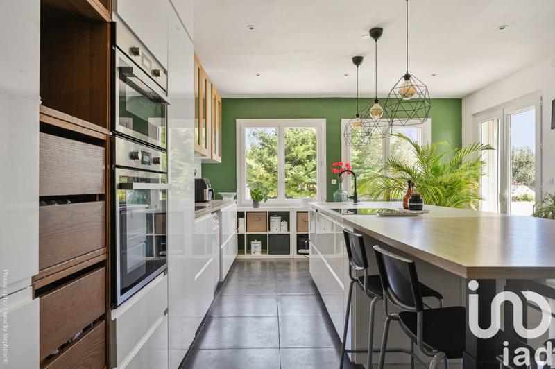 Maison - 233 m² - 8 pièces