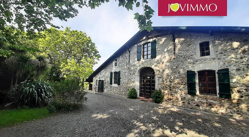 Maison - 317 m² - 8 pièces