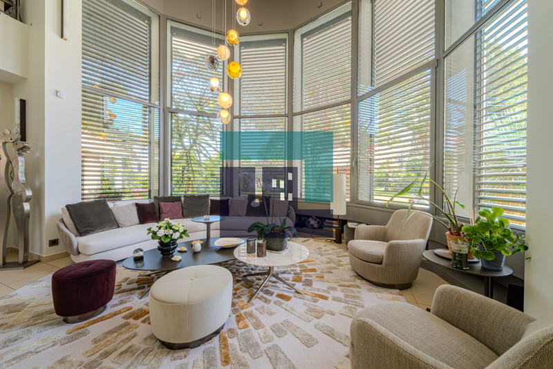 Villa - 420 m² - 7 pièces