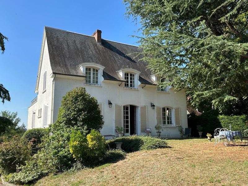 Maison - 250 m² - 6 pièces