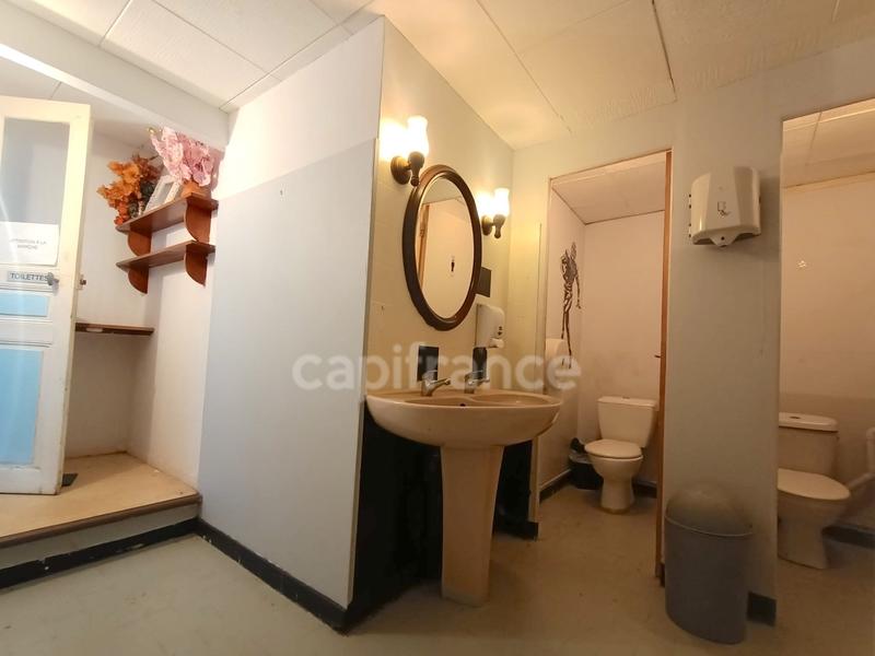 Maison - 370 m² - 13 pièces