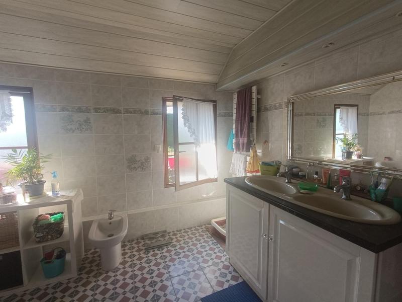 Maison - 225 m² - 7 pièces