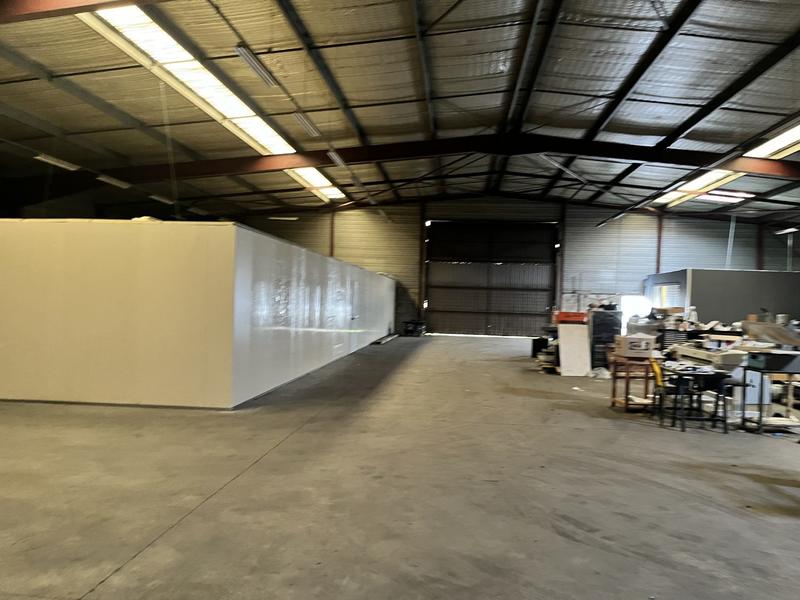 Local d'activités - 950 m²