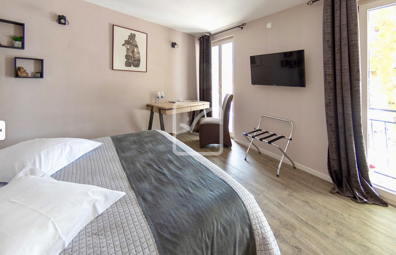 Maison - 320 m² - 11 pièces