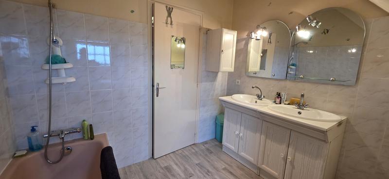 Maison traditionnelle - 120 m² - 8 pièces