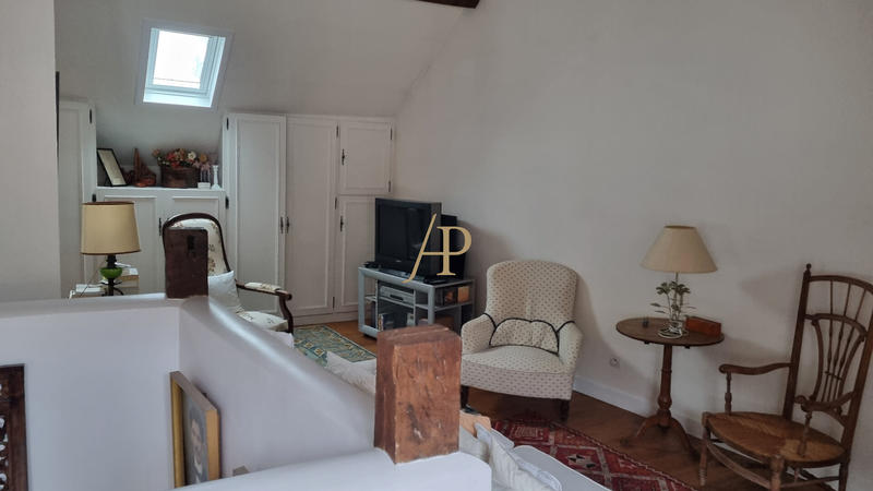 Maison - 220 m² - 8 pièces