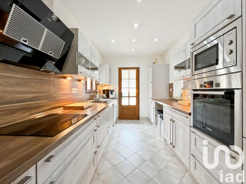 Maison - 216 m² - 7 pièces