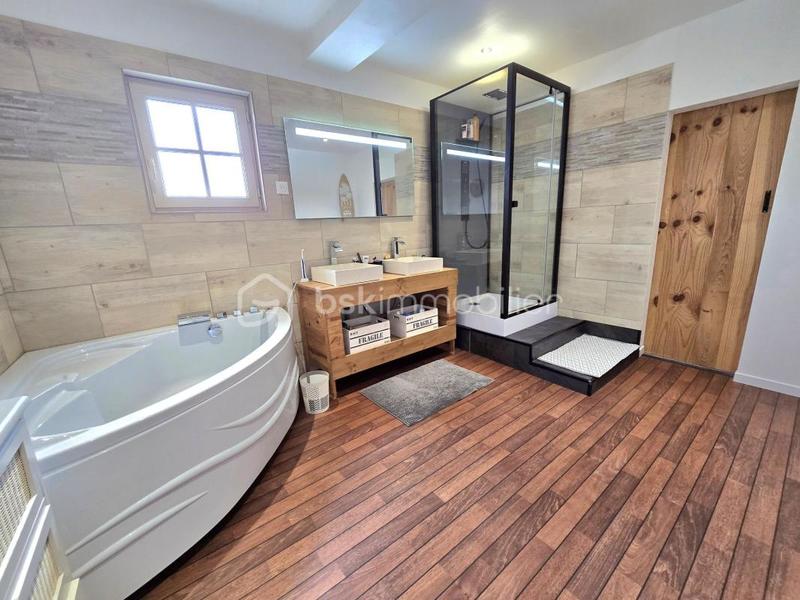 Maison - 195 m² - 6 pièces