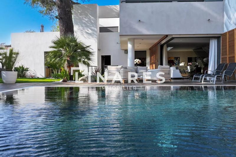 Villa - 252 m² - 6 pièces