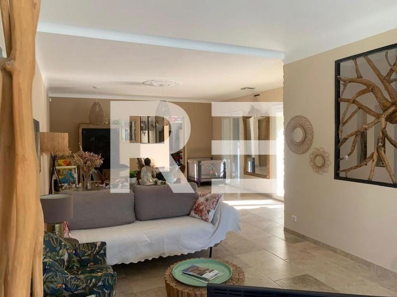 Propriété - 305 m² - 4 pièces