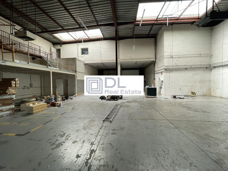 Entrepôt - 630 m²