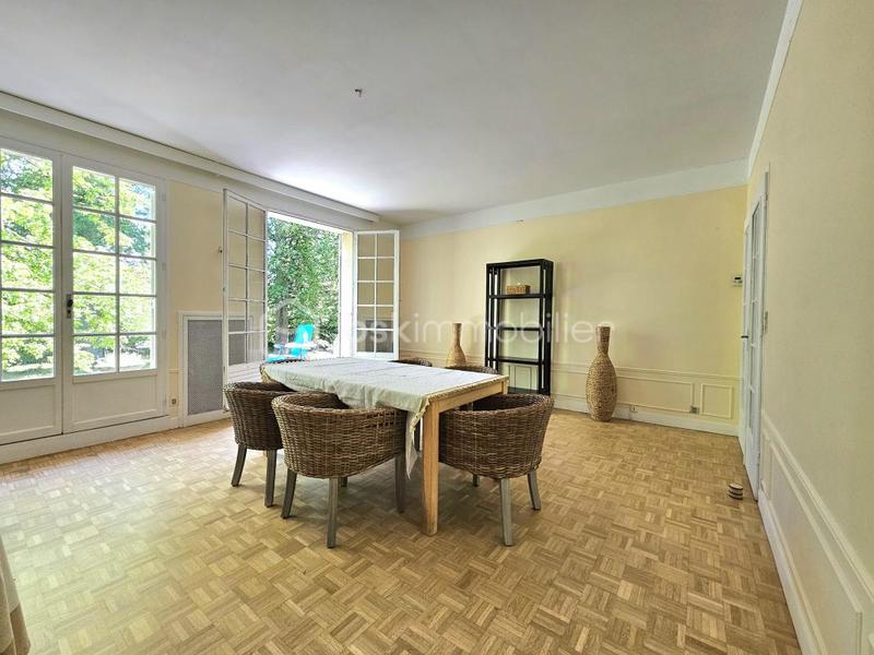 Demeure - 231 m² - 7 pièces