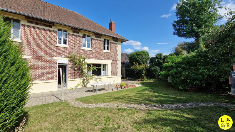 Maison - 241 m² - 8 pièces